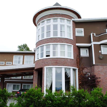 Days Inn By Wyndham Surrey Bagian luar foto