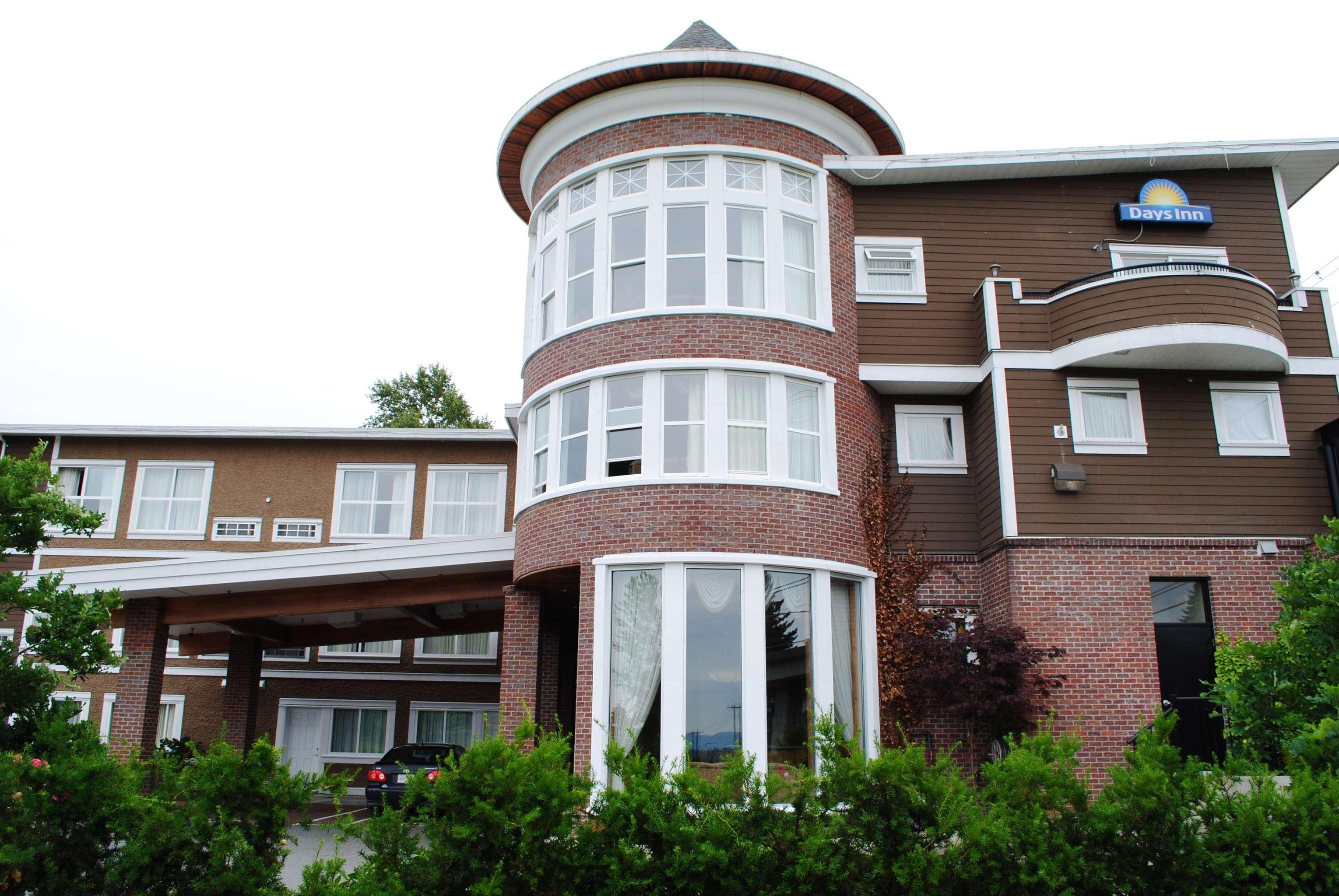 Days Inn By Wyndham Surrey Bagian luar foto