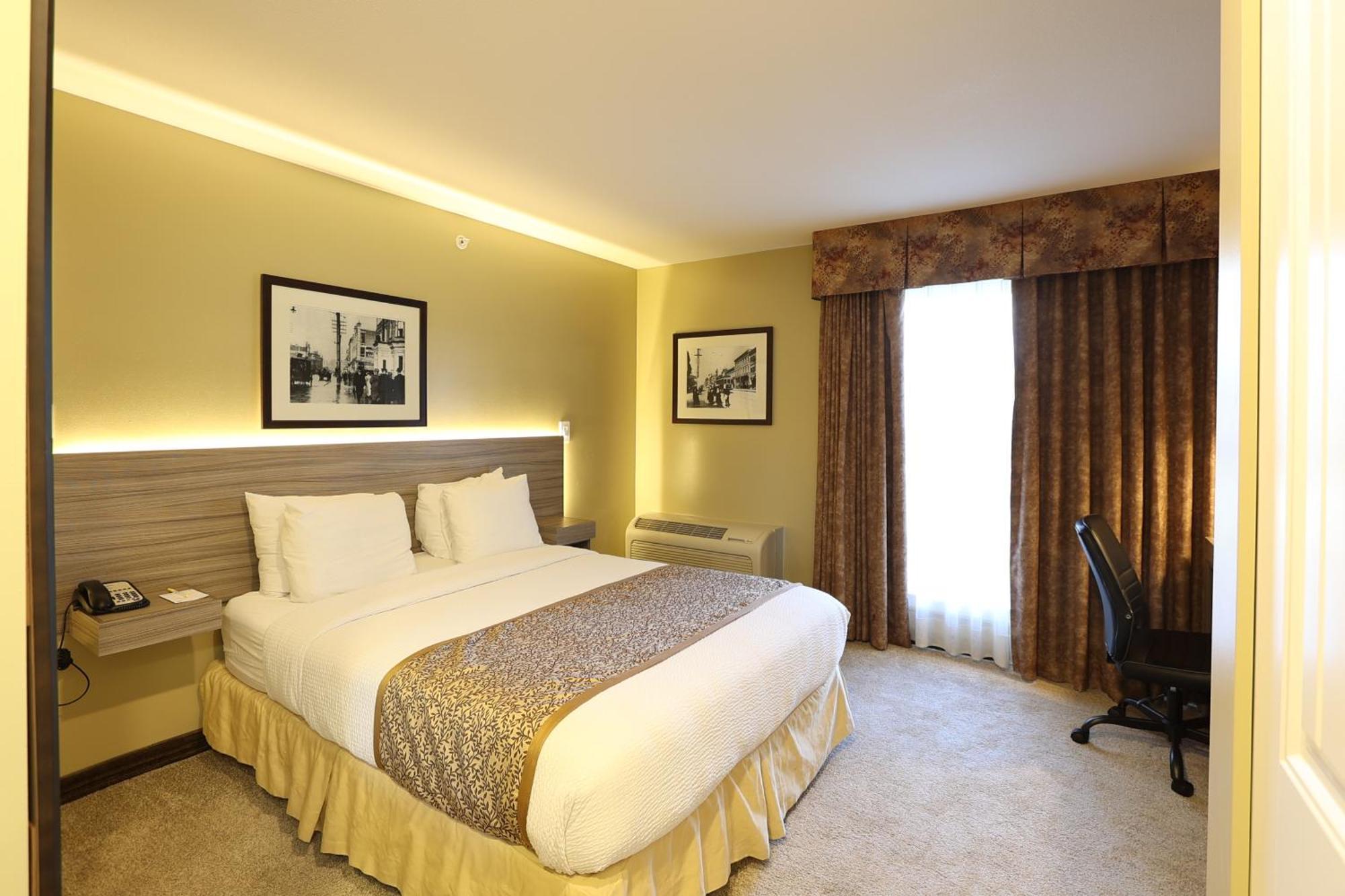 Days Inn By Wyndham Surrey Bagian luar foto