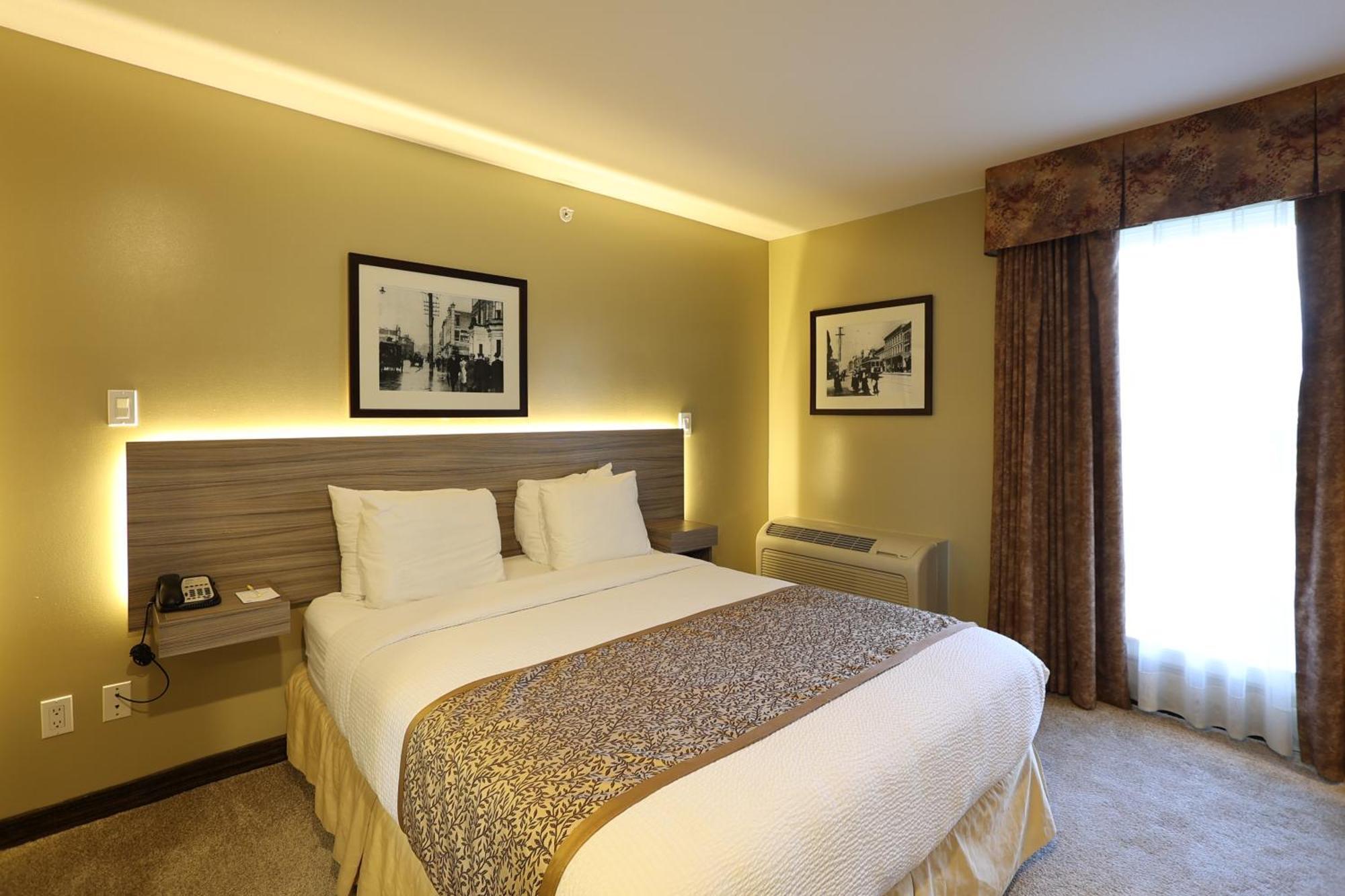 Days Inn By Wyndham Surrey Bagian luar foto