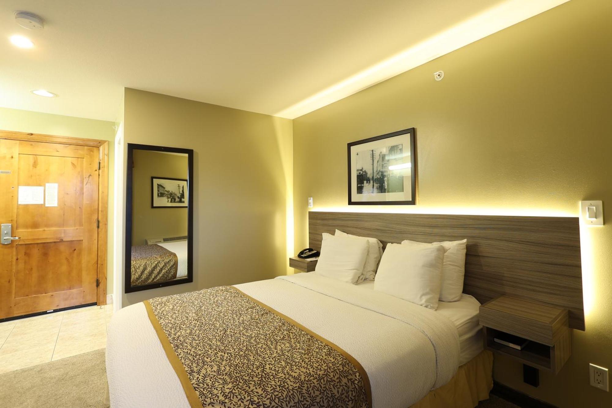 Days Inn By Wyndham Surrey Bagian luar foto
