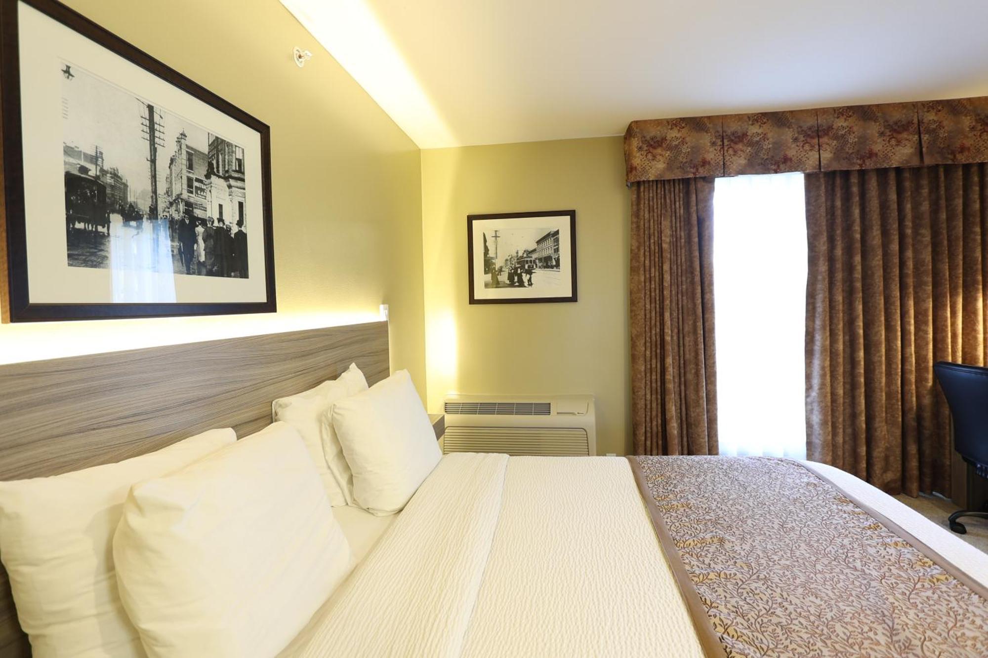Days Inn By Wyndham Surrey Bagian luar foto