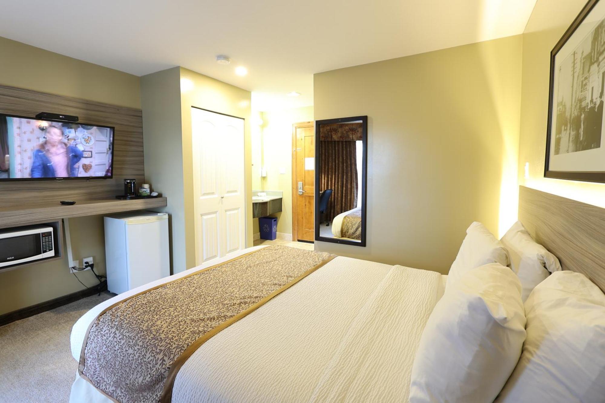 Days Inn By Wyndham Surrey Bagian luar foto