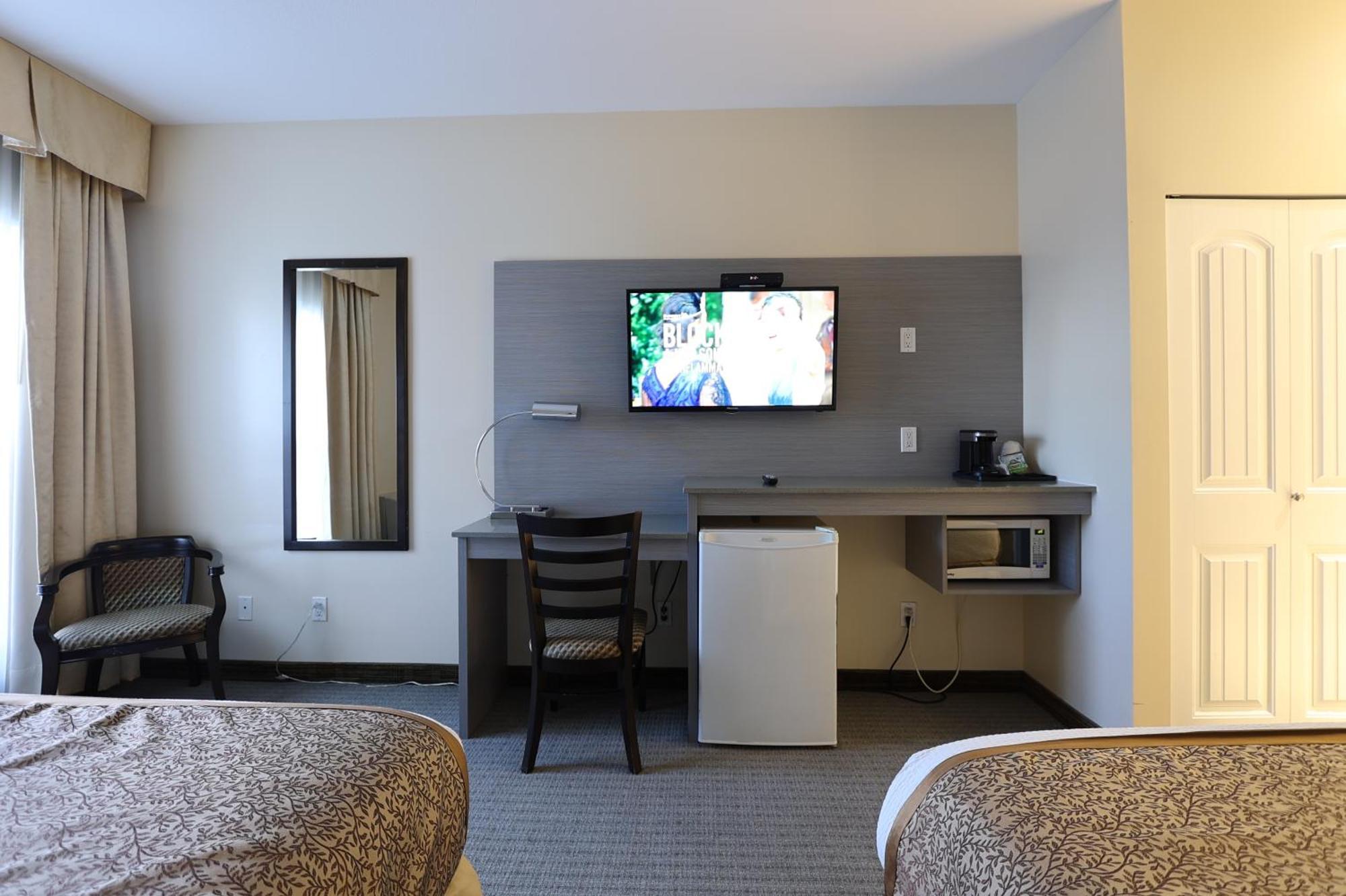 Days Inn By Wyndham Surrey Bagian luar foto
