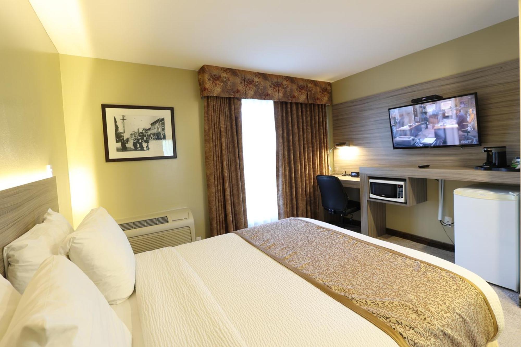 Days Inn By Wyndham Surrey Bagian luar foto