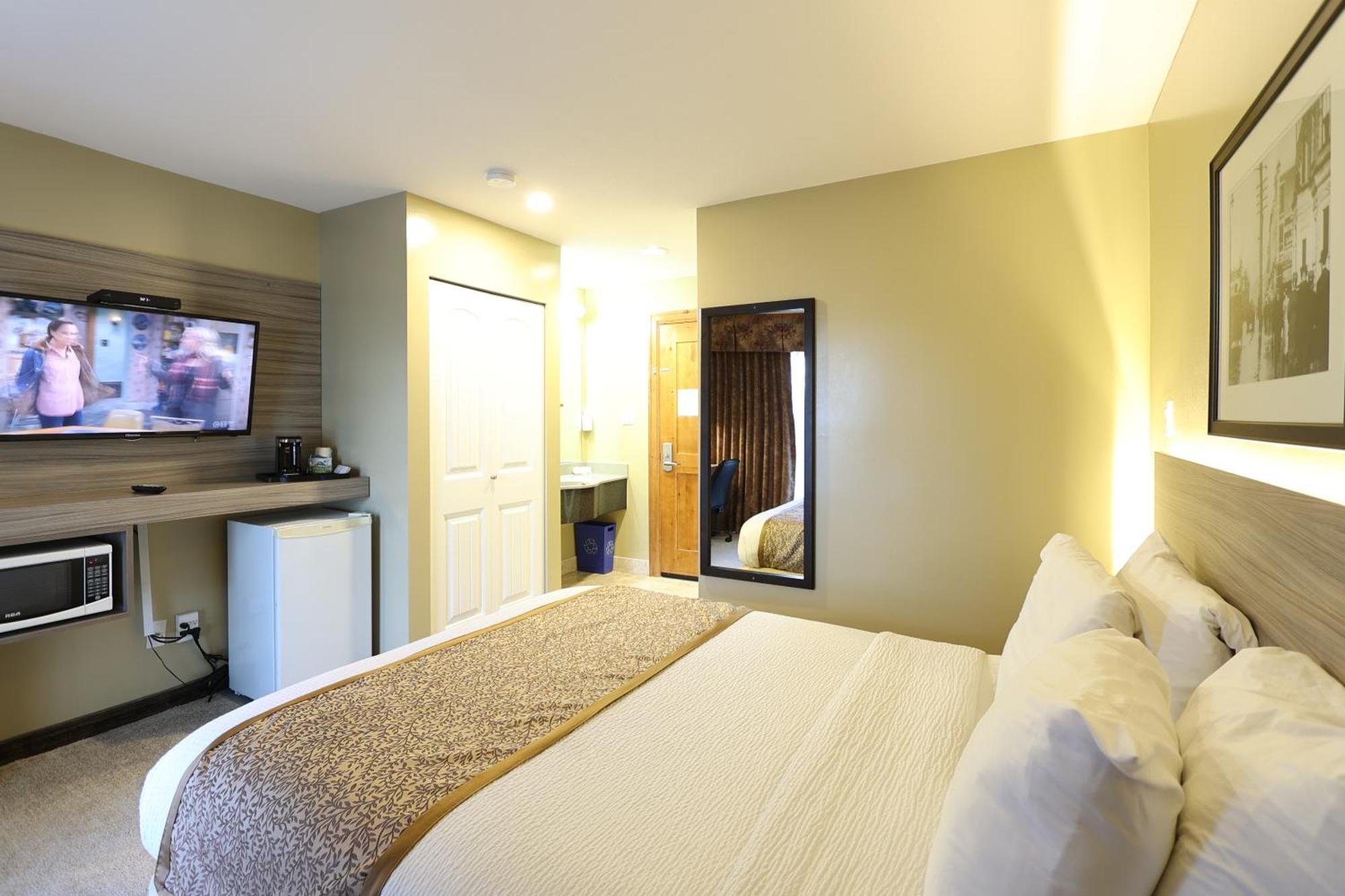 Days Inn By Wyndham Surrey Bagian luar foto