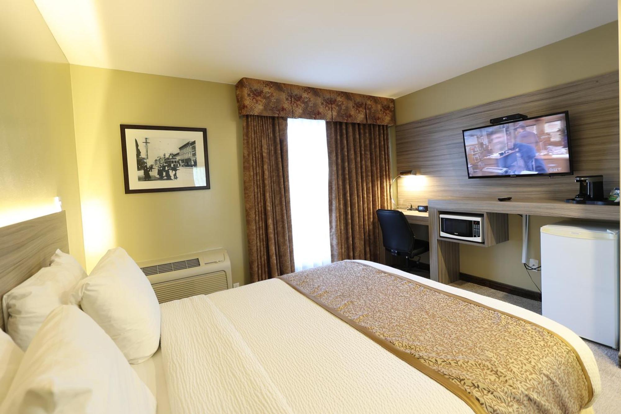 Days Inn By Wyndham Surrey Bagian luar foto