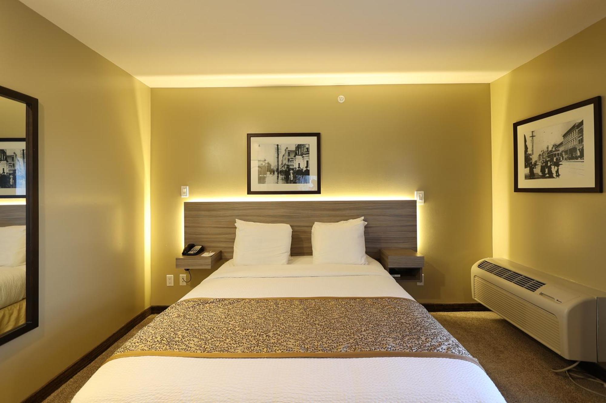 Days Inn By Wyndham Surrey Bagian luar foto