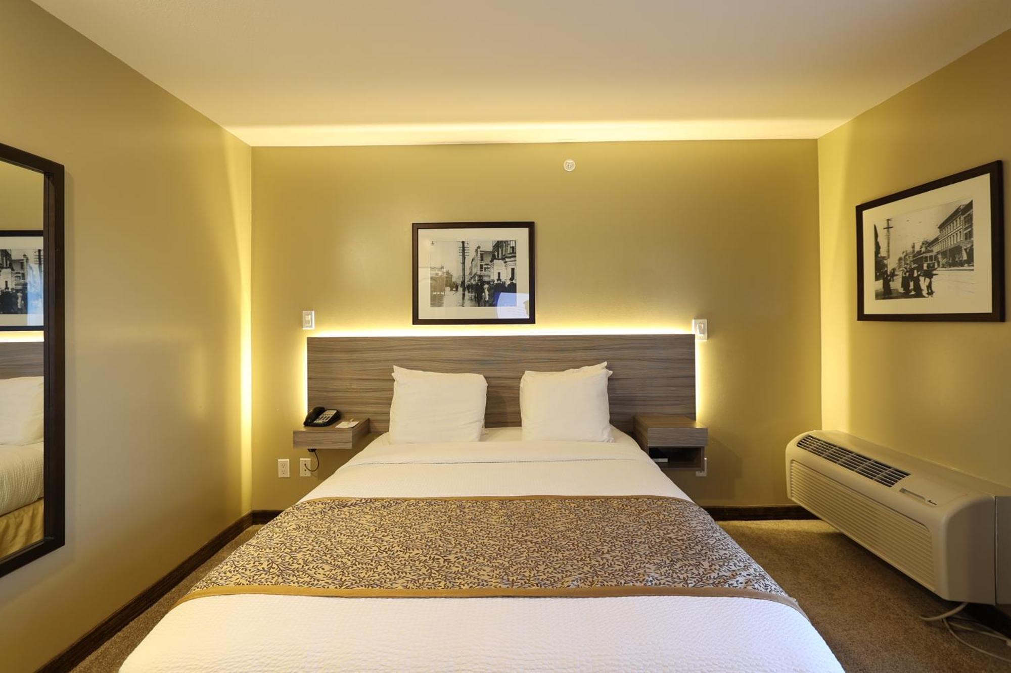 Days Inn By Wyndham Surrey Bagian luar foto