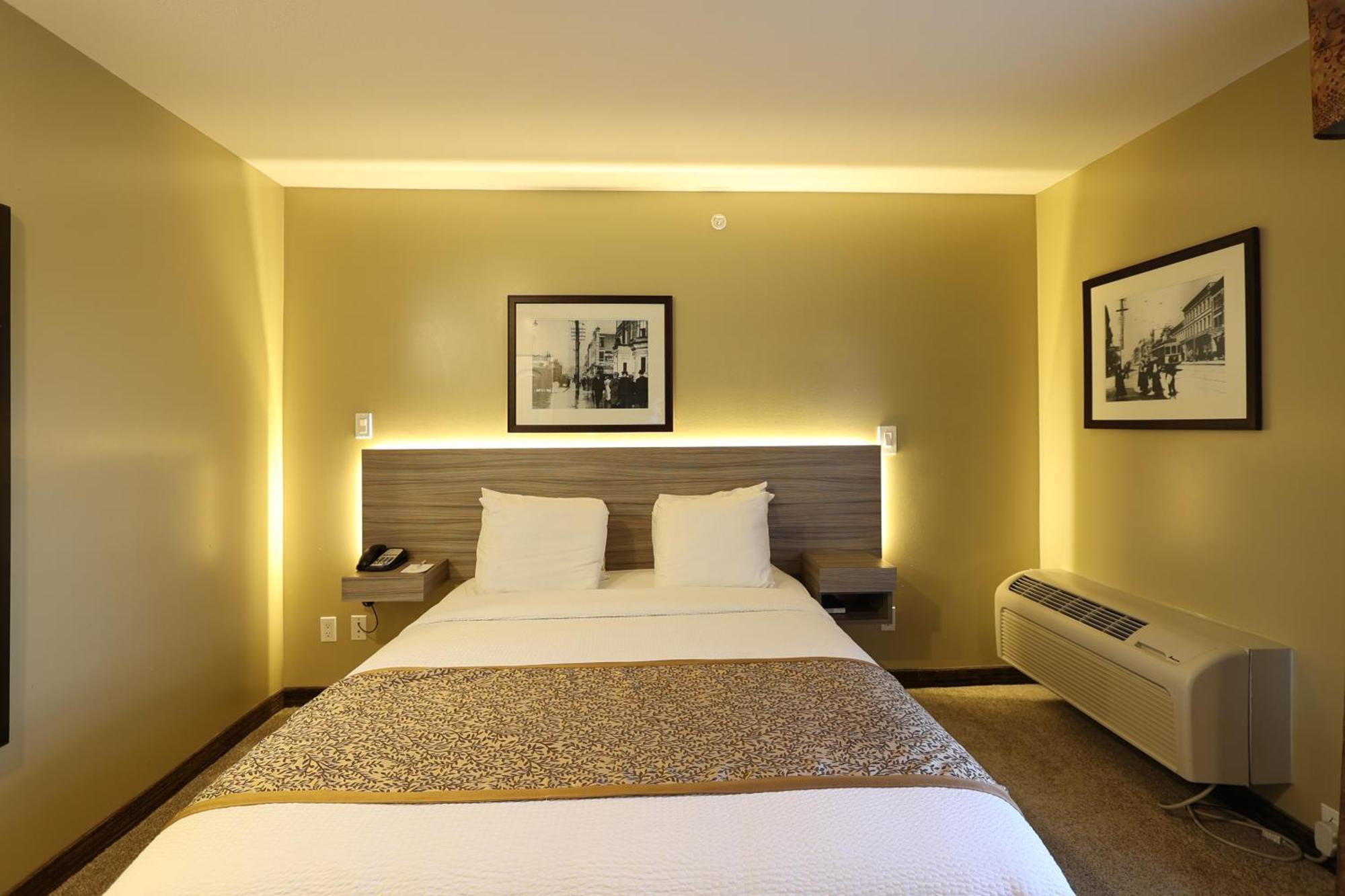 Days Inn By Wyndham Surrey Bagian luar foto
