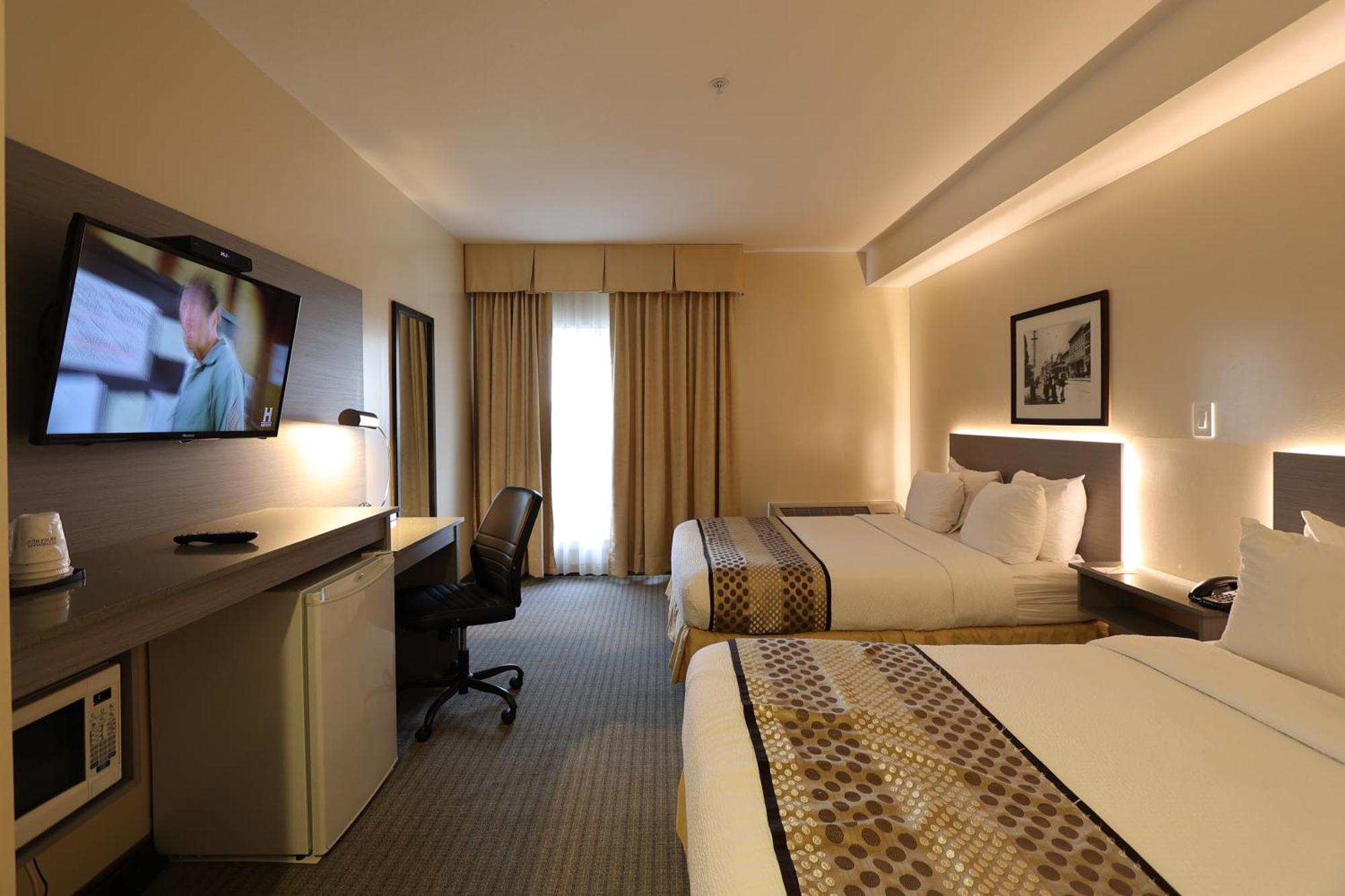 Days Inn By Wyndham Surrey Bagian luar foto