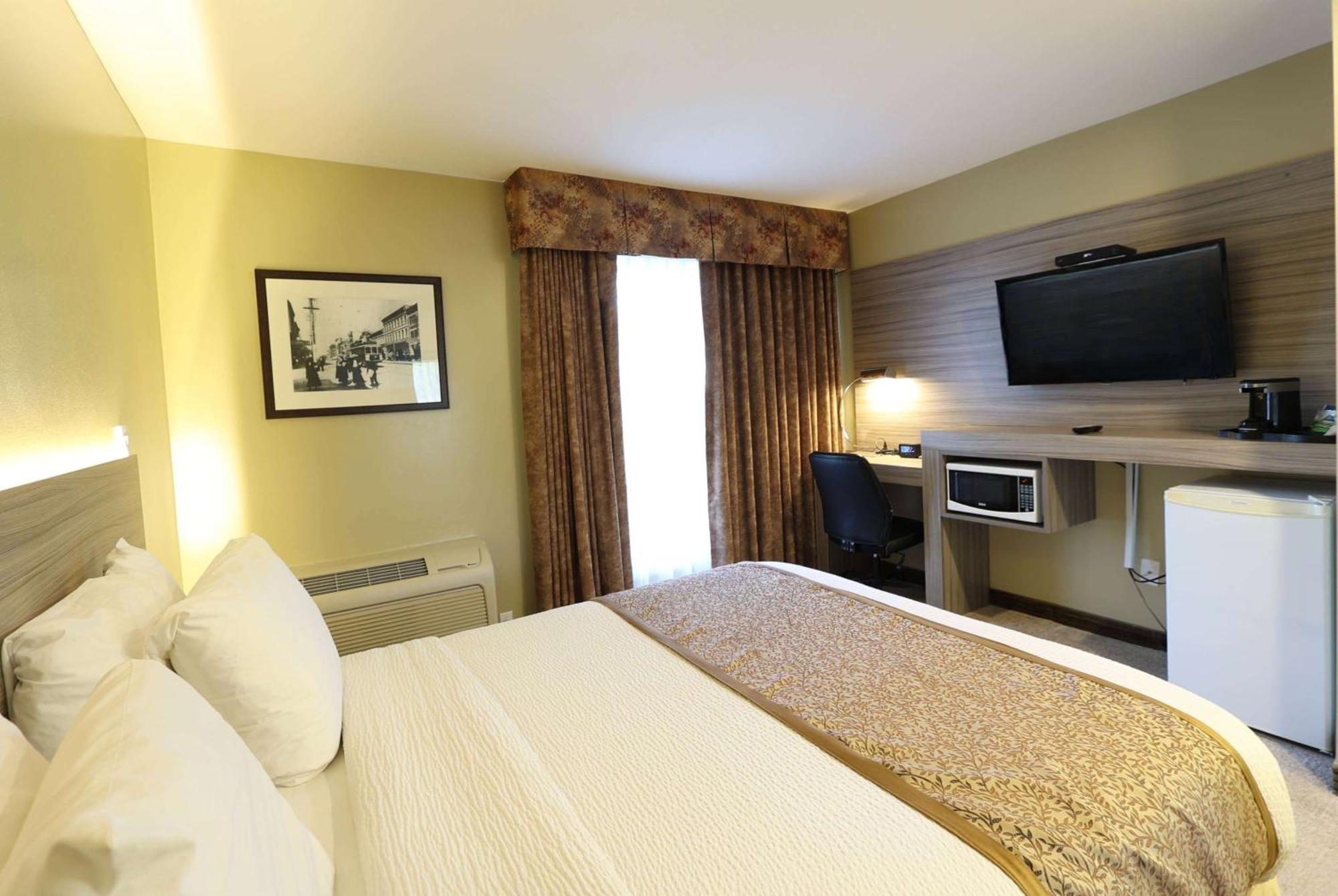 Days Inn By Wyndham Surrey Bagian luar foto
