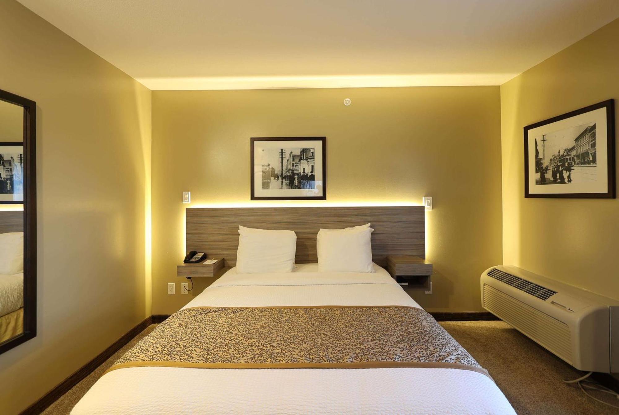 Days Inn By Wyndham Surrey Bagian luar foto