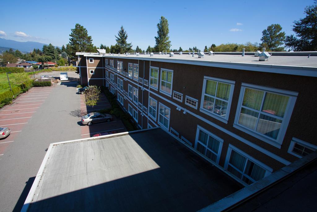 Days Inn By Wyndham Surrey Bagian luar foto